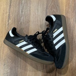 Adidas Samba size 5men=6.5women.